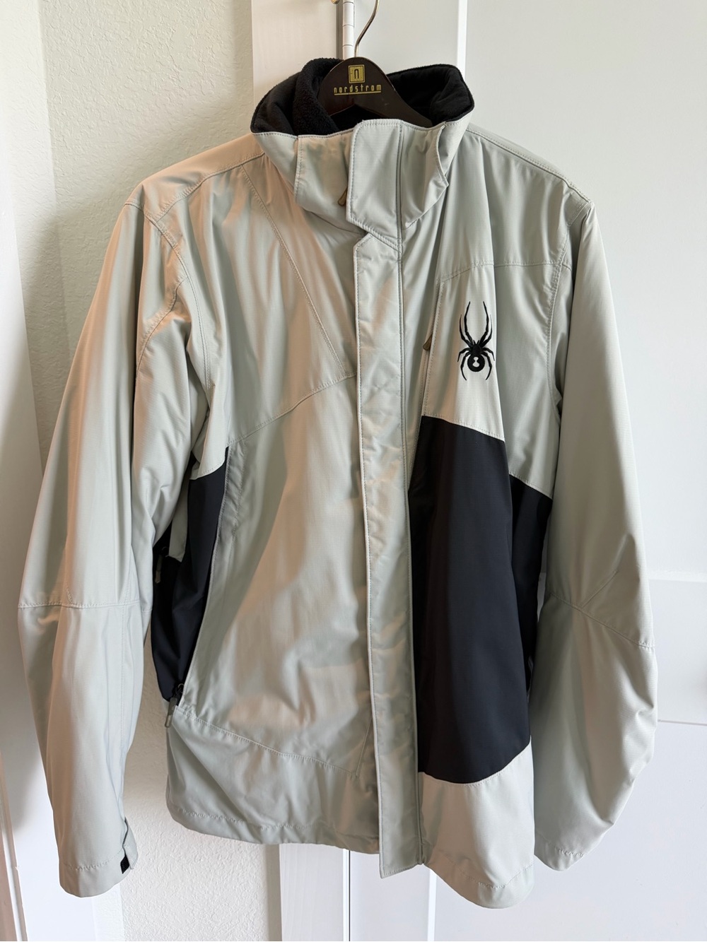 Spyder Men’s Light Gray and Black Ski Jacket
